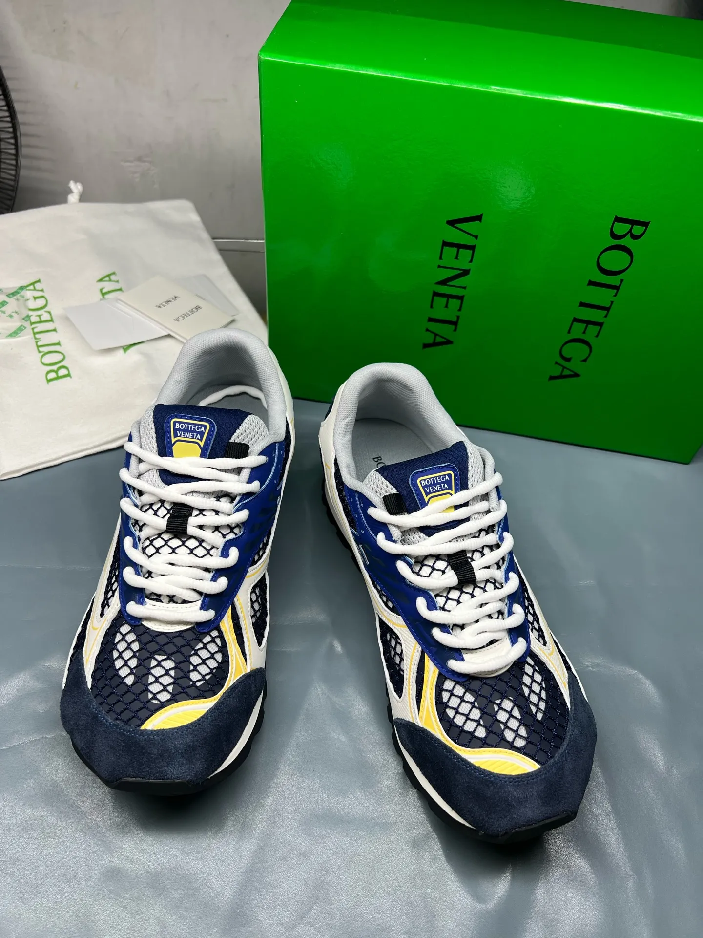 👟👟Ex-factory price 600👟👟 Men's size +10 Real photos 🔥🔥BV Orbit sneakers Wang Yibo's same style couple's dad shoes Runner sneakers, made of lightweight technical mesh fabric. Matched with geometric pattern designed rubber outsole, Wang Zha series high version. Look for the package technology. It is actually a lot taller, but the legs are still slim. Very nice, playable and durable. Matched to the standard💯 Package shoe technology. Look for the high version. The outsole is made of color-blocked TPU outsole. Women's model 35 36 37 38 39 40 41 42 (40 41 42 43 44 45 customized) (Customer logo can be accepted without refund or exchange at a favorable price) Equipped with original packaging